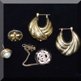 J11. Gold jewelry. 